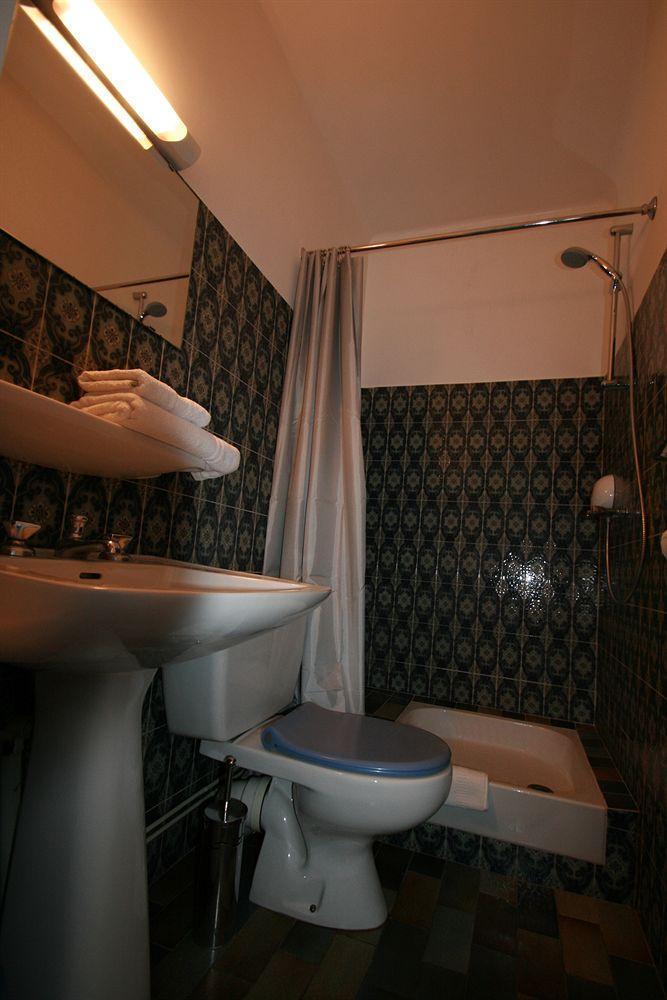Auberge Du Cabestan Hotel Audierne Esterno foto