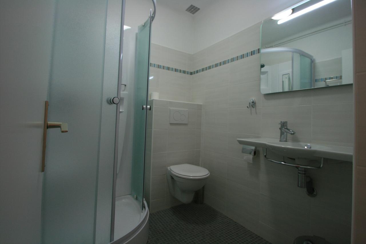 Auberge Du Cabestan Hotel Audierne Esterno foto
