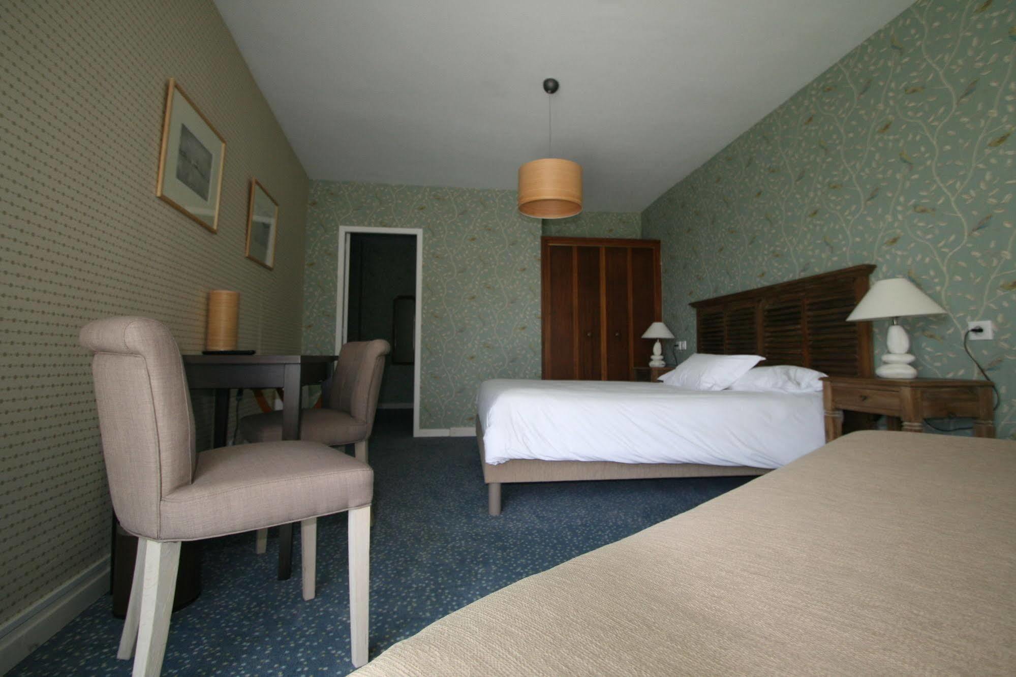 Auberge Du Cabestan Hotel Audierne Esterno foto