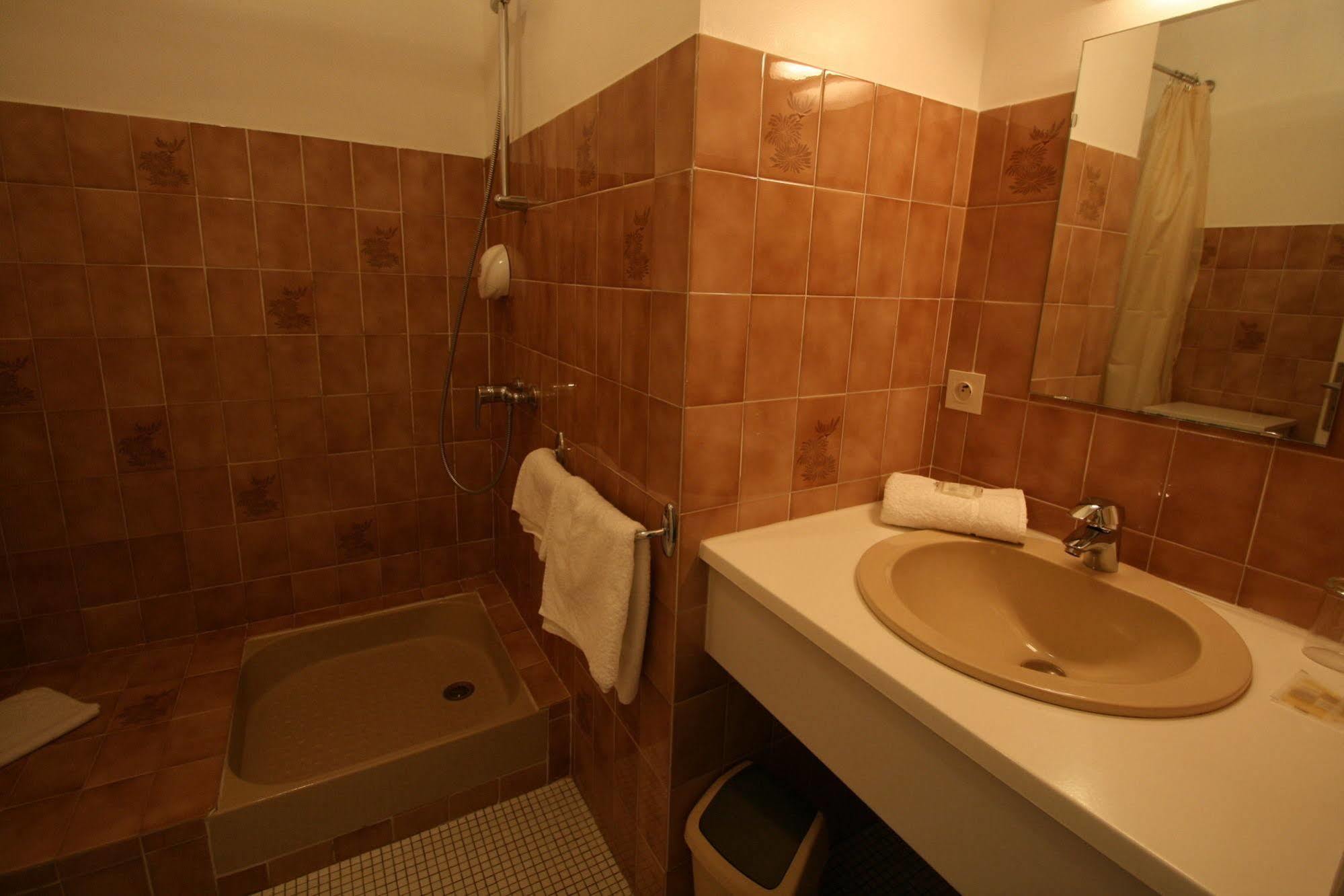 Auberge Du Cabestan Hotel Audierne Esterno foto