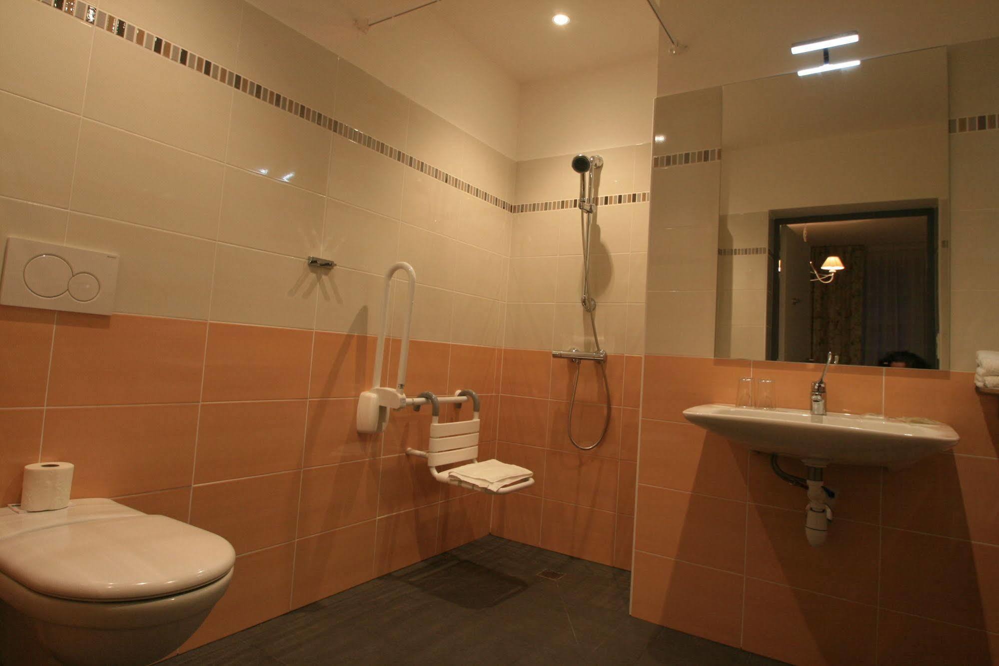 Auberge Du Cabestan Hotel Audierne Esterno foto