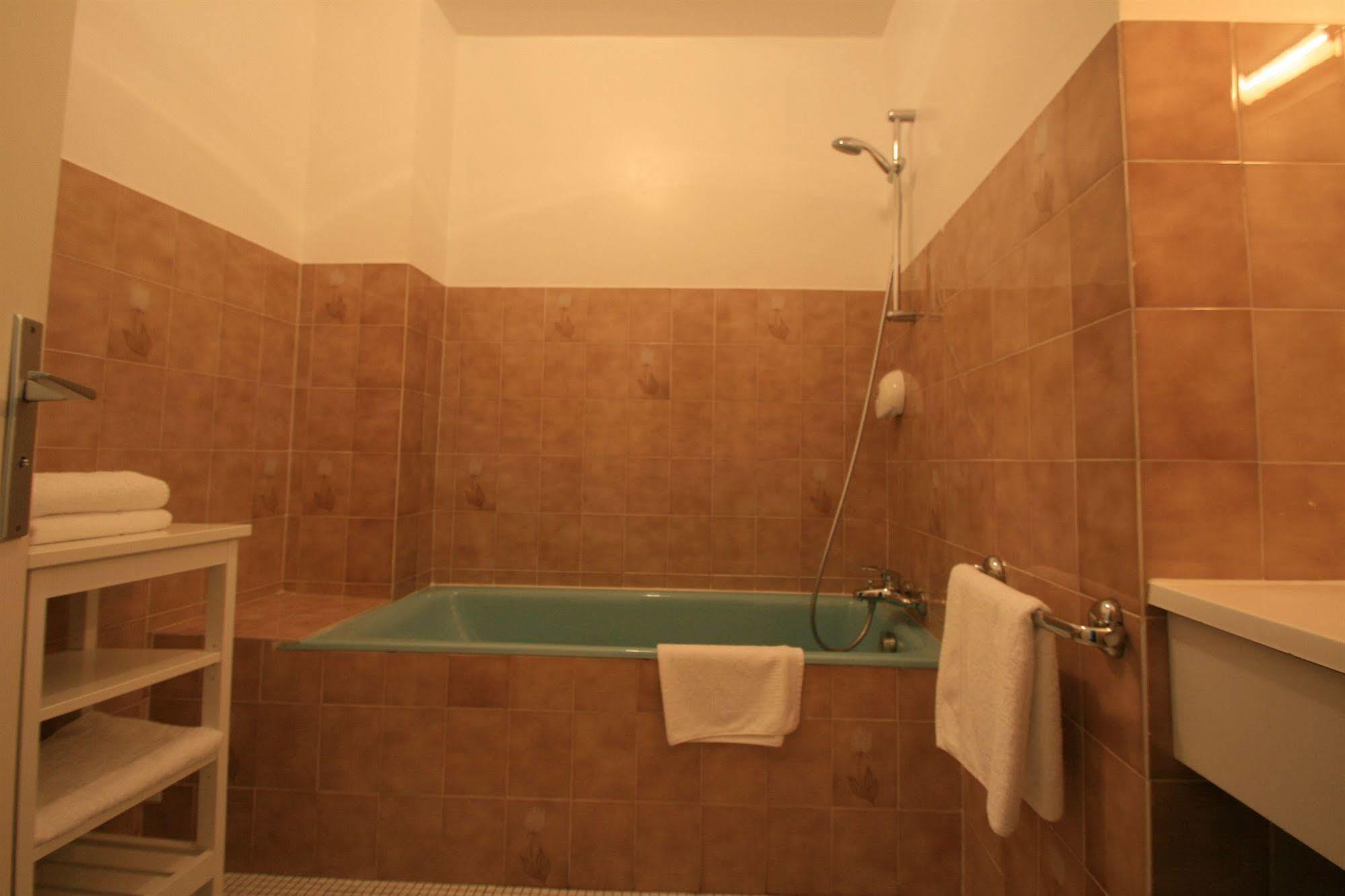Auberge Du Cabestan Hotel Audierne Esterno foto