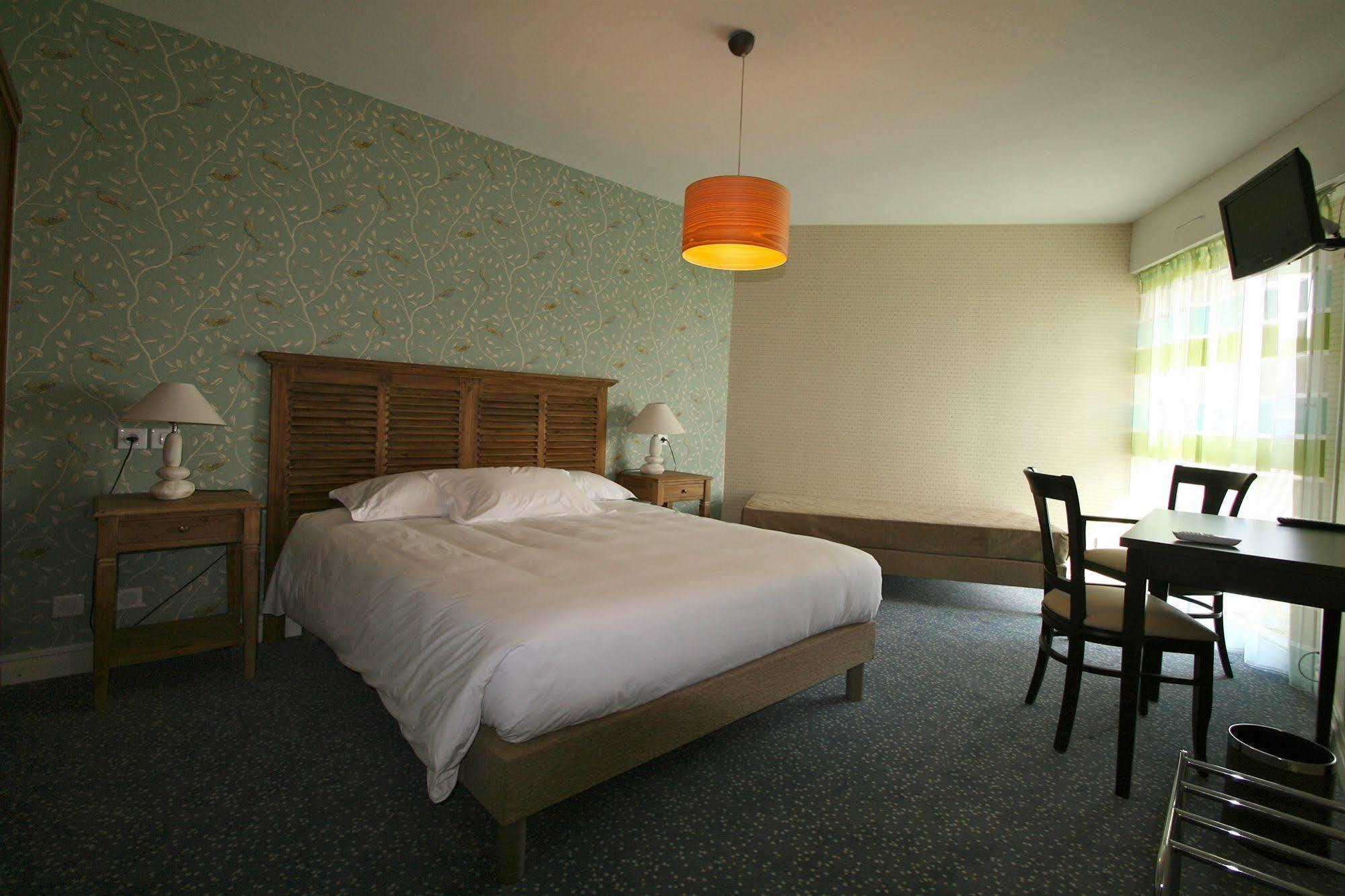 Auberge Du Cabestan Hotel Audierne Esterno foto